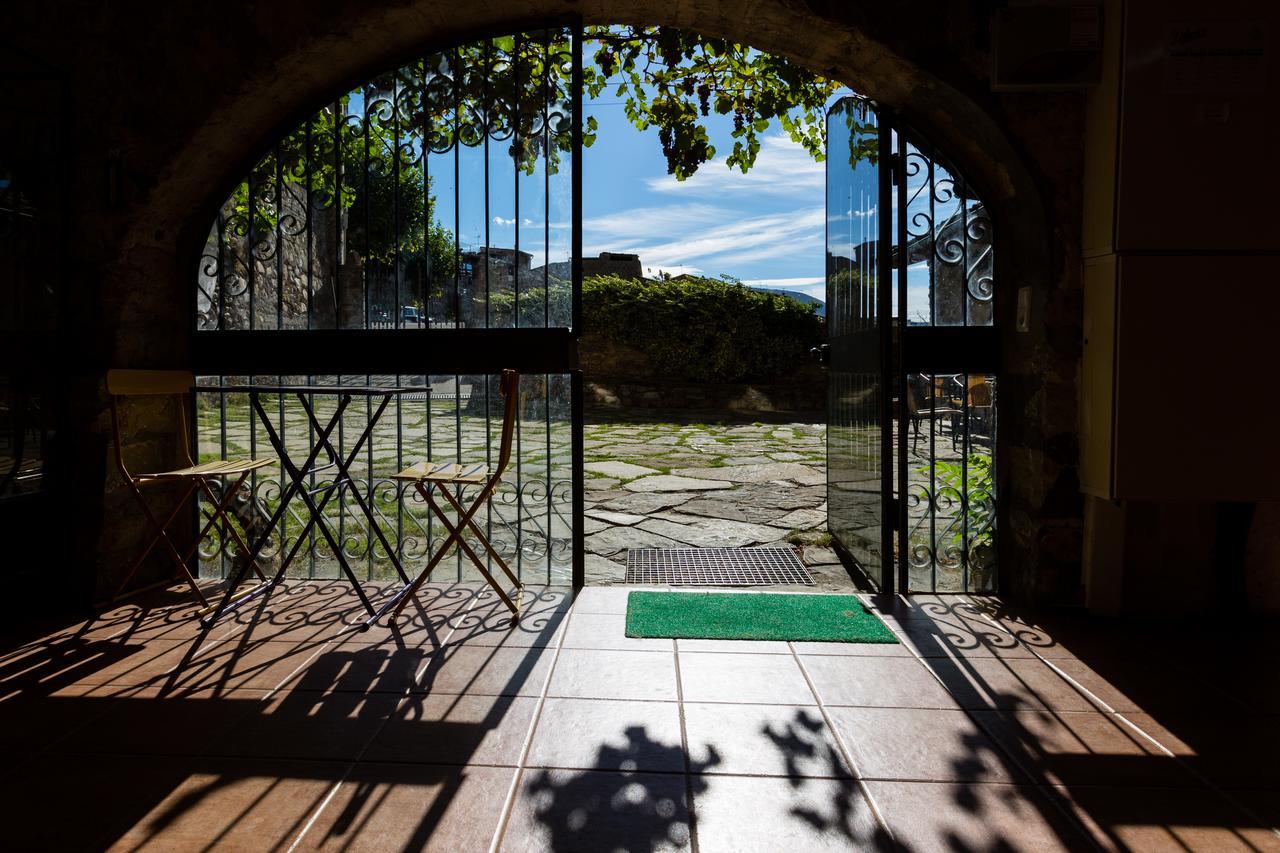 Alberg La Solana Salas de Pallas Bagian luar foto